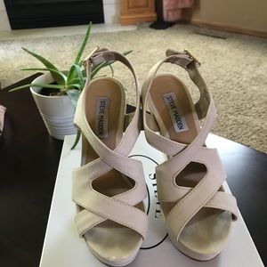 Steve Madden Creme Wedged Heels